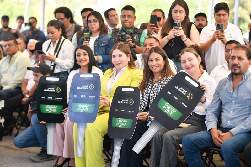 alcaldesas_slp_entrega_de_patrullas_mirioverde.jpeg