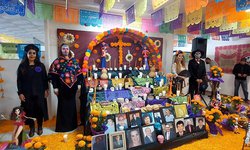 Fomentan autoridades educativas tradición de Día de Muertos con altares