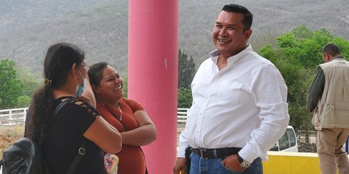 Atención a escuelas, reparación de camino y revisar problema del agua en El Zapote, ofrece Alcalde