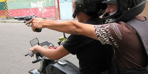 Ciclista del Refugio se resistió a un asalto, y lo hirieron de un balazo
