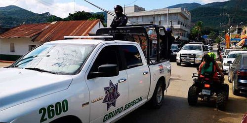 Detienen a cinco sujetos en Tamasopo que atacaron a policías