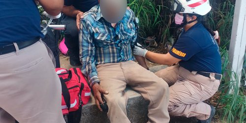 Adulto mayor es auxiliado tras desmayarse en calle de CdFdz