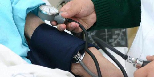 Los gastos de una persona enferma de coronavirus van de los 480 mil pesos a los 980 mil pesos.