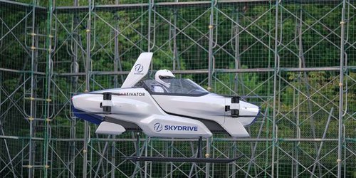 Presentan el auto volador más pequeño del mundo en prueba de vuelo