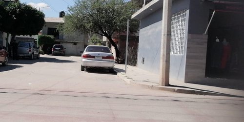 Abandonan automóvil en privada de Morelos CdFdz
