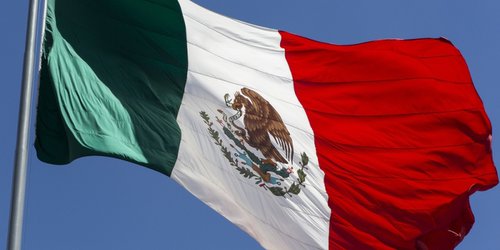 Diputado de Morena propone cambiar nombre oficial del país y de la Constitución