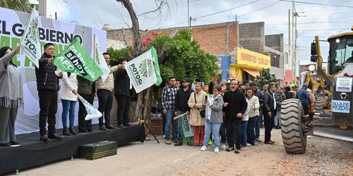 Ricardo Gallardo inicia construcción de avenida en Villa de Pozos