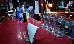 Antros, bares y centros nocturnos deberán permanecer cerrados