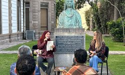 Versos en el jardín: micrófono abierto para poetas en el cossío