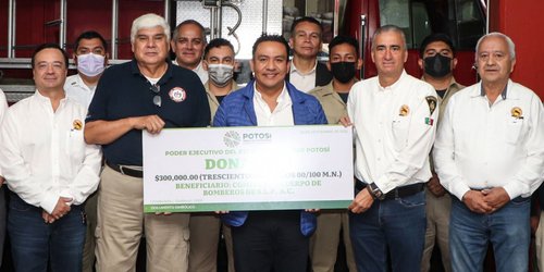 Recibe cuerpo de Bomberos apoyo estatal por 300 mil pesos