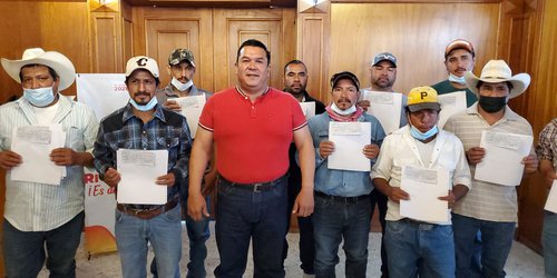 Alcalde entregó recursos a brigadistas contra incendios