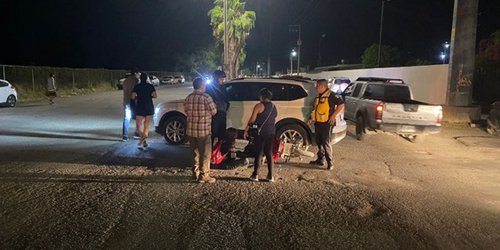Moto se impacta con camioneta en bulevar Ferrocarrilero y Bravo