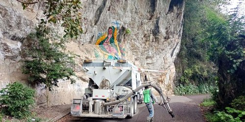 Obras de conservación realizan en caminos de Xilitla