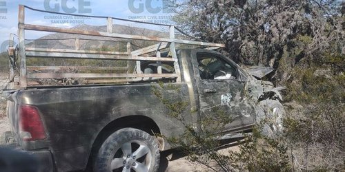 Tras persecución y balacera, aseguran cartuchos, útiles, droga, poncha llantas y vehículo en Matehuala
