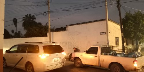 Repartidor de agua atropelló a peatón, llamó a Cruz Roja, y apoyó en auxilio