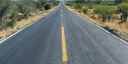 Hombres armados despojan de camioneta a “paisanos” en carretera a Ciudad del Maíz