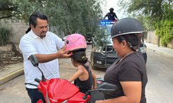 Presidente Municipal promueve el uso del casco en menores que viajan en motocicleta