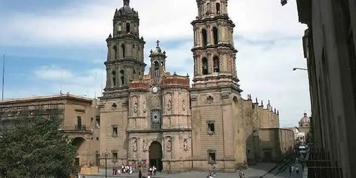 Ricardo Gallardo formaliza donación de predio a la Iglesia Católica