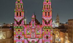 Inició la fiesta de luz 2023 sobre fachada de la Catedral Metropolitana