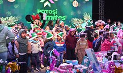 Ciudad Satélite se ilumina y celebra la navidad con Ricardo Gallardo