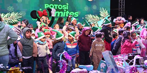 Ciudad Satélite se ilumina y celebra la navidad con Ricardo Gallardo