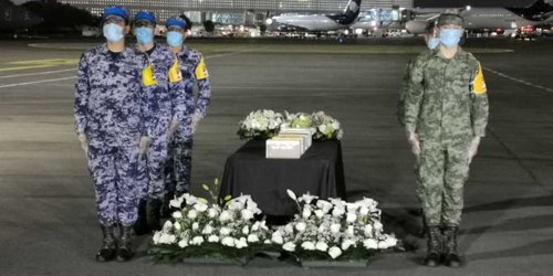 Llegan a México urnas de cenizas de 249 connacionales muertos en E.U. por COVID