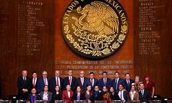 Ricardo Gallardo asiste a conmemoración del 108 aniversario de la Constitución de 1817