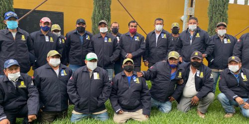 Entregaron chamarras a empleados de SEPAPAR
