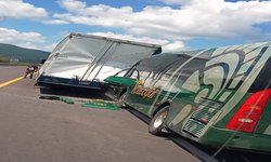 Chofer de autobús grave, tras accidente en la Supercarretera