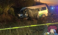 Choca camioneta de transporte público de Matlapa: Hay ocho muertos