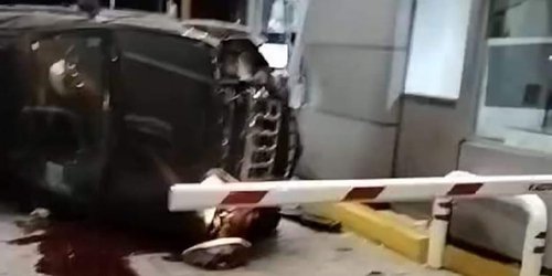Camioneta se impactó y volcó en caseta de cobro de Rayón: Muere una persona
