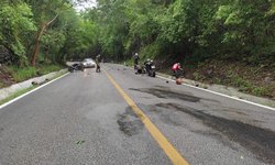 Se matan dos motociclistas en choque sobre carretera libre, cerca de Tamasopo