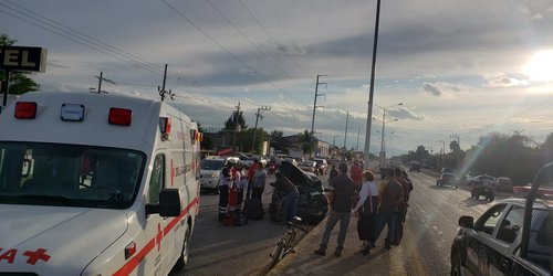 Aparatoso choque en el bulevar CJB dejó dos lesionados