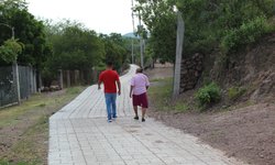 Entregan obras de pavimentación a habitantes de Chupaderos