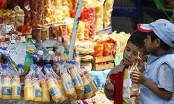 Oaxaca prohíbe venta de refrescos y "comida chatarra" a menores