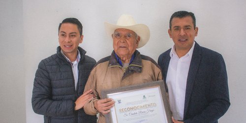 Reconocen talento de compositor del corrido Le Canto a Ciudad Fernández