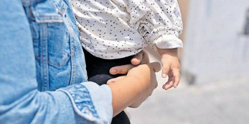 Cinco menores de edad, entre ellos dos bebés, hospitalizados con neumonía por coronavirus.