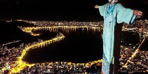 El Cristo de Río se "viste" de médico en homenaje al personal sanitario