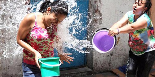 Ante crisis hídrica, piden a familias responsabilidad en consumo de agua durante vacaciones
