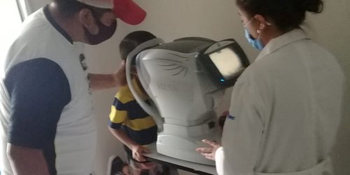 Municipio cubre 98% de costo de cirugía para devolver la vista a niño