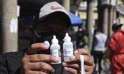 Niño muere por tomar dióxido de cloro que le dieron sus padres