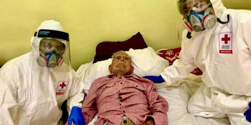 Abuelito de 106 años vence al covid y regresa a casa en Querétaro