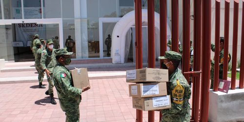 El Ejército Mexicano entregó 10 ventiladores al Hospital Morones