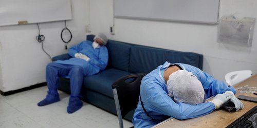 Renuncian enfermeras del Sector Salud por estrés y agotamiento