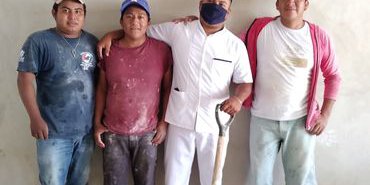 Albañil se gradúa de enfermero y se vuelve viral