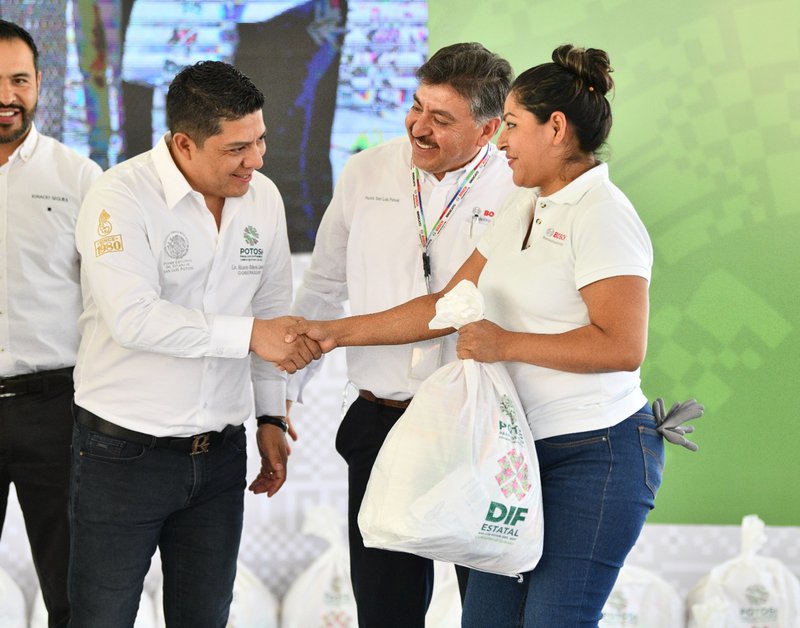 entrega_de_bbecas_alimentarias.jpeg