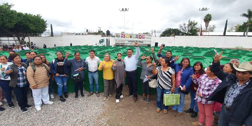 Con apoyo de Gobernador, alcalde Urbiola entregó 520 tinacos a familias