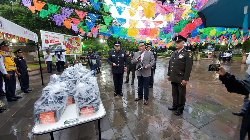 entrega_de_uniformes.jpeg