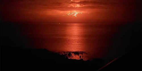 Volcán hace erupción en las Islas Galápagos