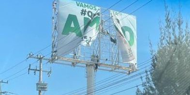Vandalizan espectaculares en apoyo a AMLO